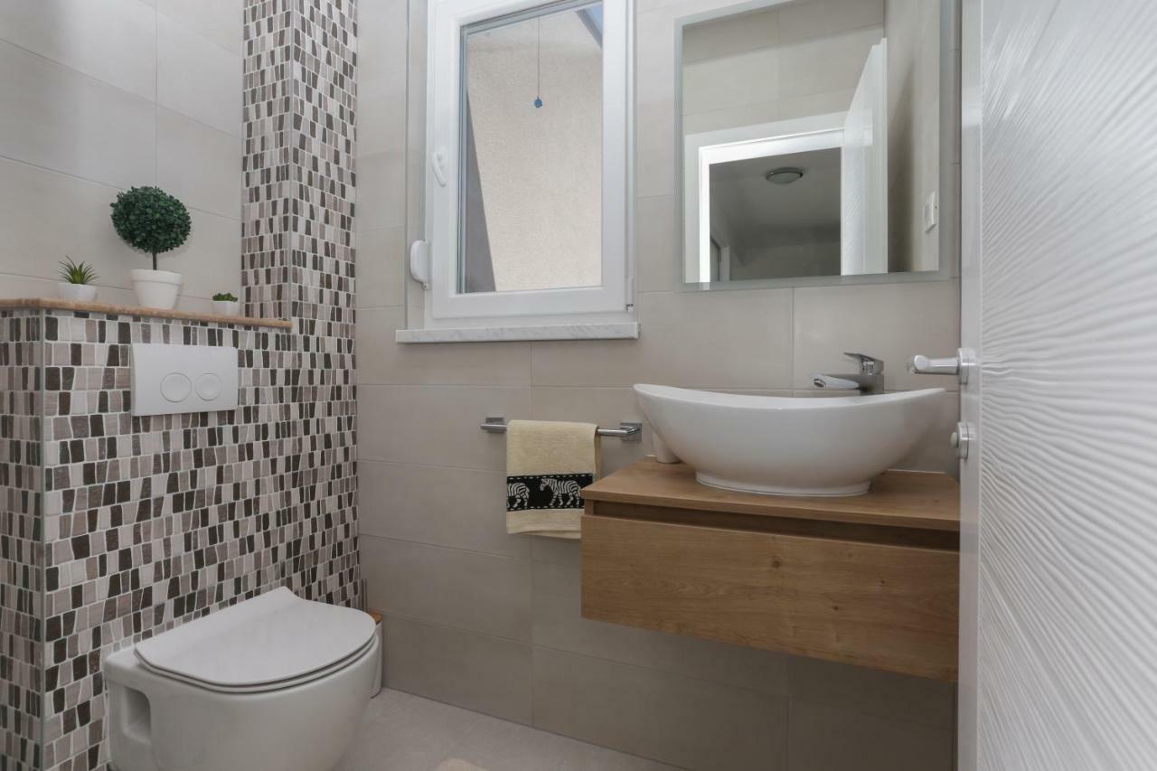 Life - New And Luxury Holiday House Kastela Exterior photo